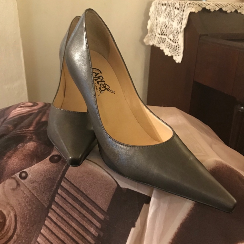 Olive Carlos Santana Pumps